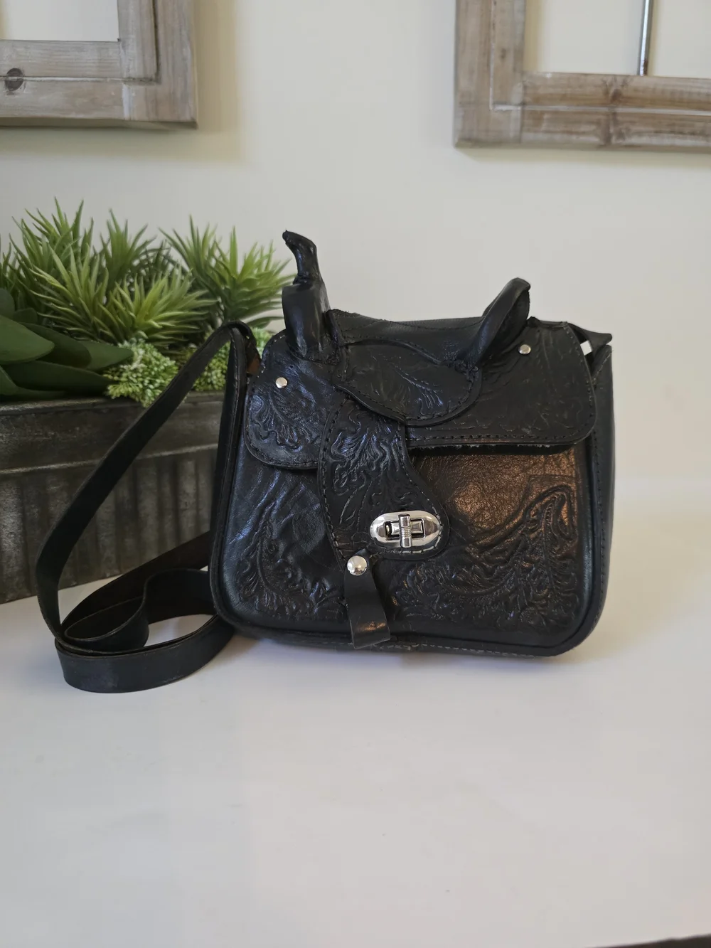 Vintage 1970's-80's Western Saddle Crossbody Bag Tooled Leather Sherling - Picture 1 of 16